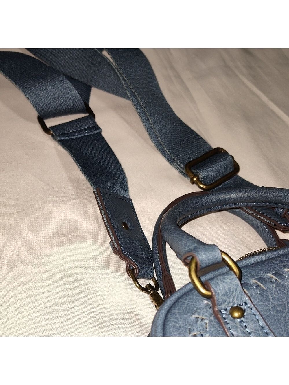 Stylish Navy Crossbody Bag - Picture 5 of 8